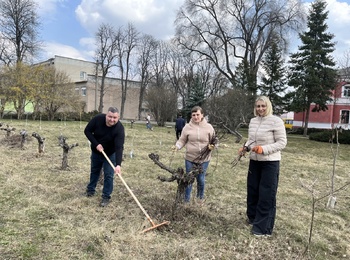 Екологи за чисте довкілля: міська весняна акція з прибирання території