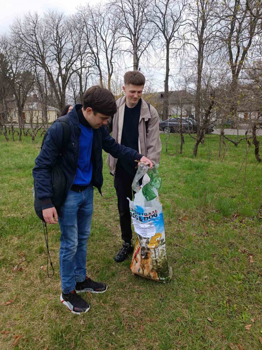 Участь у загальноміській весняній акції «За чисте довкілля»