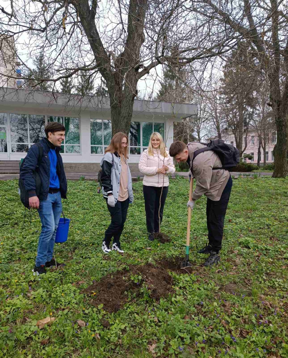 Екологічна акція «ПОСАДИ ДЕРЕВО МИРУ»