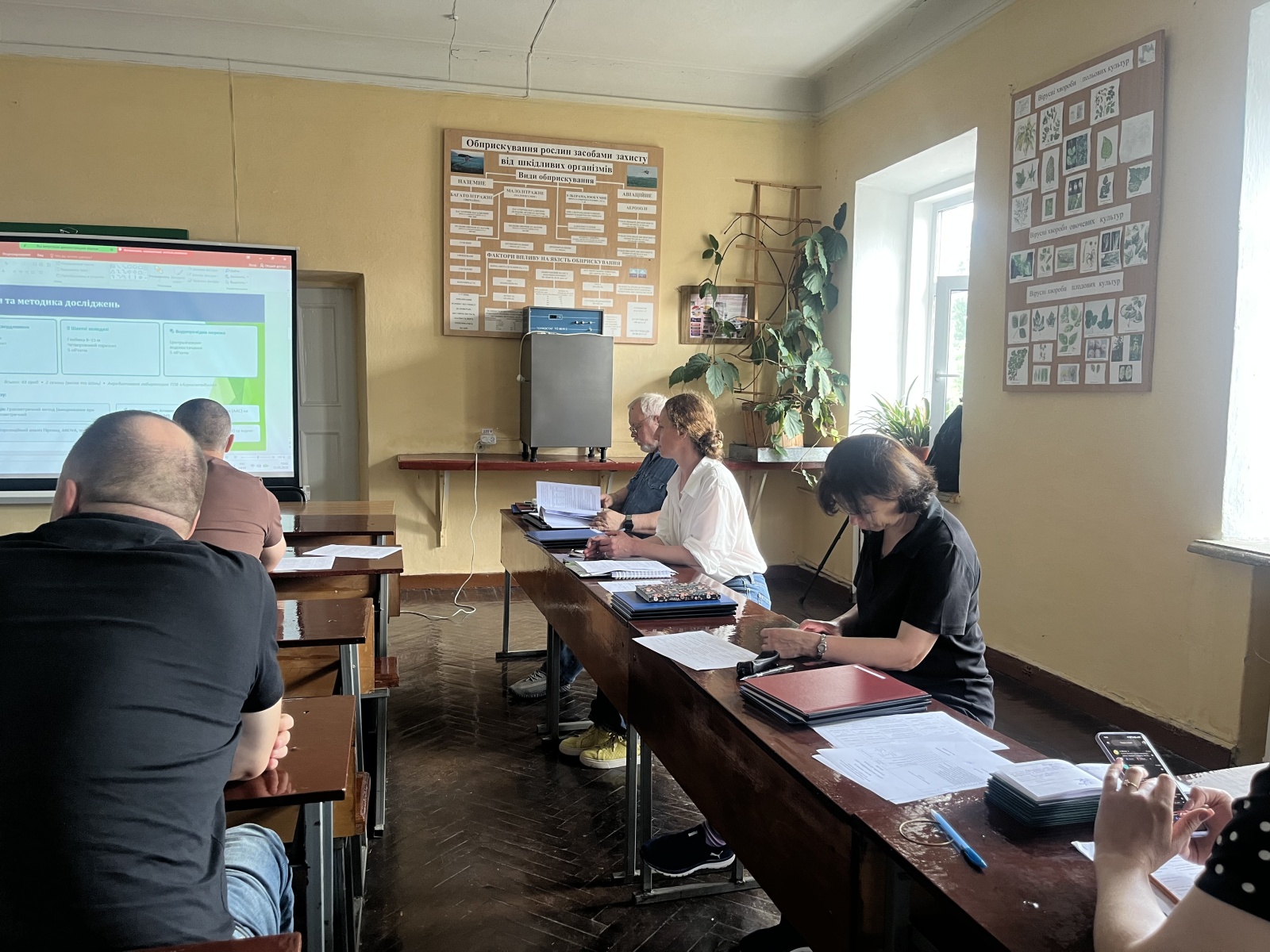 Студенти-екологи успішно захистили бакалаврські кваліфікаційні роботи
